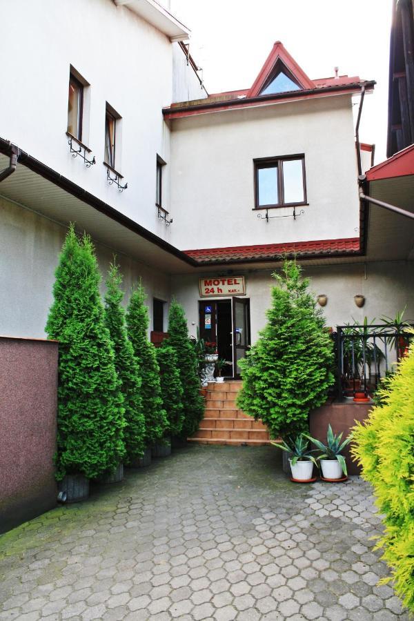 Hotelowe Pokoje J.Bukowiecka Tuszyn Ngoại thất bức ảnh