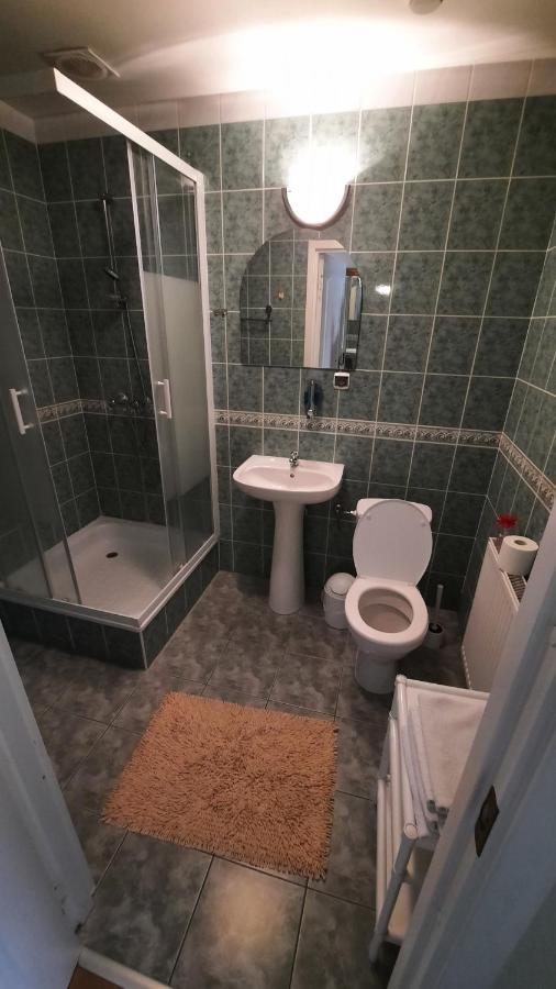 Hotelowe Pokoje J.Bukowiecka Tuszyn Ngoại thất bức ảnh