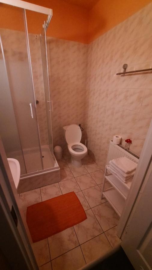 Hotelowe Pokoje J.Bukowiecka Tuszyn Ngoại thất bức ảnh